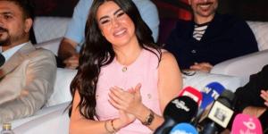 ميرنا
      نور
      الدين
      تحتفل
      بمسلسلها
      الجديد
      «أنا
      أنت..
      إنت
      مش
      أنا»
      مع
      معتصم
      النهار
      (صور)