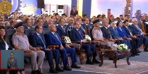 الرئيس السيسى يشاهد فيلما تسجيليا عن دعم عمال مصر