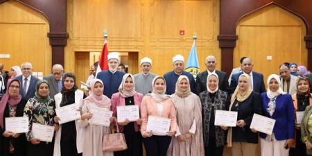 مجلس جامعة الأزهر يكرم المشاركات في برنامج صناعة القيادات النسائية المشرقة