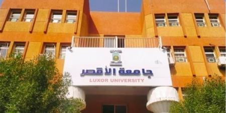 رئيس
      جامعة
      الأقصر:
      أهنيء
      الزملاء
      ونأمل
      في
      بذل
      المزيد
      من
      الجهود