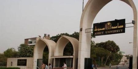 الدكتور
      المنشاوي
      يصدر
      قرارًا
      بتجديد
      ندب
      المستشار
      عبدالرازق
      عثمان
      مستشارًا
      قانونيًا
      في
      جامعة
      أسيوط