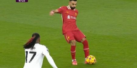 "بابا نويل البريميرليج".. محمد صلاح يصل لأسيست رقم 100 مع ليفربول