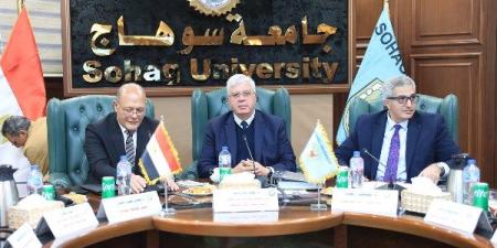 عاشور يوجه باستعداد الجامعات لامتحانات الفصل الدراسي الأول 2024-2025