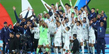 عاهل
      البحرين
      يستقبل
      المنتخب
      الوطني
      الفائز
      بـ«خليجي
      26»