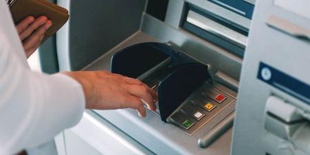 حدود الإيداع اليومي من ATM بـ10 بنوك في 2025 (تفاصيل)