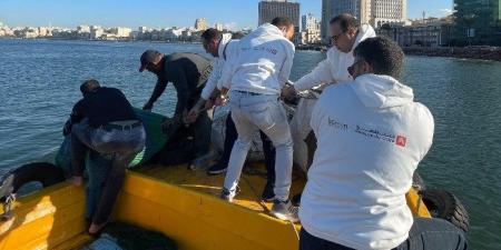 بنك القاهرة يبدأ تنظيف الميناء الشرقي لدعم الصيادين بالإسكندرية بمبادرة bGreen