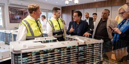 وفد
      مجموعة
      Marriott
      International
      يشيد
      بمشروع
      «Marriott
      Residences
      Cairo»