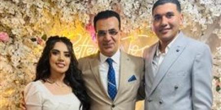 الدكتور
      مجدي
      عدلي
      أبو
      اليمين
      يهنئ
      نجلة
      شقيقه
      بمناسبة
      الخطوبة
      السعيدة