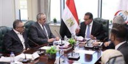 وزير
      الصحة
      يوجه
      بتعزيز
      برامج
      تدريب
      الأطباء
      المقيمين
      والتعاون
      مع
      المستشفيات
      الجامعية