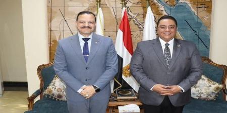 معهد
      إعداد
      القادة
      يناقش
      الأمن
      القومي
      والفكر
      المستنير