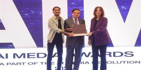 جامعة
      عين
      شمس
      تحصد
      جوائز
      إعلامية في
      مهرجان
      الإعلام
      العربي