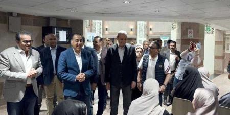 رئيس
      الوزراء
      يتفقد
      مُستشفى
      محلة
      مرحوم
      التخصصي
      ومشروع
      تغطية
      المصرف
      المواجه
      لها