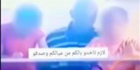 فيديو
      تحرش
      معلم
      بطالبة
      في
      درس
      ...