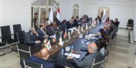 أمانة
      الدفاع
      والأمن
      القومي
      بـ"الجبهة
      الوطنية"
      توفر
      فرص
      عمل
      للشباب
      بعدد
      من
      المحافظات