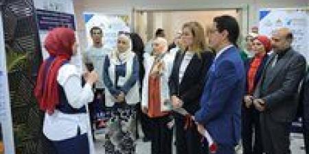 رئيس
      جامعة
      بنها
      يفتتح
      معرض
      ...