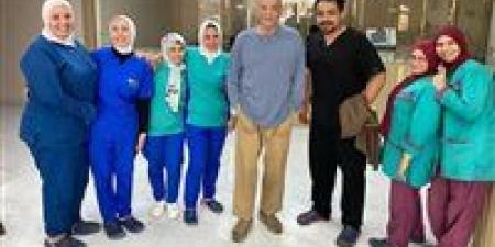 محمود
      حميدة
      يزور
      صبري
      عبد
      المنعم
      بعد
      تعرضه
      لوعكة
      صحية..
      صورة