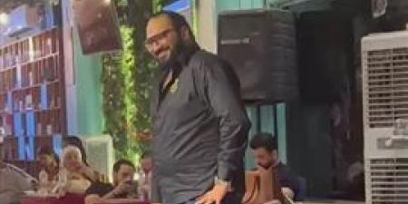 السوبر
      ستار
      محمد
      حسن
      يبدع
      في
      حفل
      وردة
      الشيخ
      زايد