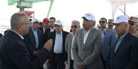 رئيس
      الوزراء
      يتفقد
      مشروعي
      "رووتس"
      و"سكاي
      للموانيء"