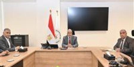 وزير
      الري
      يتابع
      موقف
      تسهيل
      إجراءات
      إصدار
      تراخيص
      المياه
      الجوفية