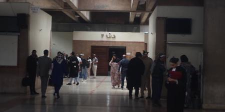 النيابة
      العامة
      تطالب
      بحضور
      الشهود
      في
      ملف
      "قتل
      الشاب
      بدر"
      بالبيضاء