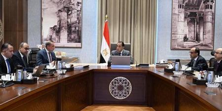 رئيس
      الوزراء
      يتابع
      الموقف
      التنفيذي
 ...