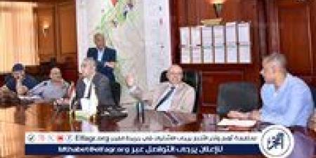 محافظ
      الأقصر
      يستقبل
      وفد
      هيئة
      الأنفاق
      لبحث
      مشروع
      القطار
      الكهربائي
      السريع