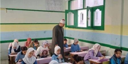اليوم..
      طلاب
      الابتدائية
      والإعدادية
      الأزهرية
      يؤدون
      امتحان
      "الإنجليزى
      والجبر"