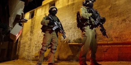 الاحتلال
      الإسرائيلي
      يقتحم
      بلدة
      فرعون
      جنوب
      طولكرم
      ويعتقل
      شابًا
      فلسطينيًا