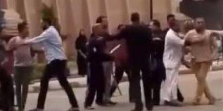 إصابة
      شاب
      بكسر
      في
      الجمجمة
      خلال
      مشاجرة
      مع
      ابن
      عمه
      بالعياط