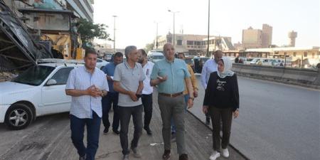محافظ
      القليوبية
      يتفقد
      مشروعات
      التطوير
      والرصف
      وإزالة
      الإشغالات
      بشبرا
      الخيمة