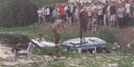 مصرع
      7
      أشخاص
      وإصابة
      آخرين
      في
      حادث
      انقلاب
      ميكروباص
      بترعة
      على
      طريق
      أجا
      –
      سندوب
      بالدقهلية