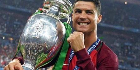 عاجل..
      البرتغال
      تتوج
      ببطولة
      دوري
      ...