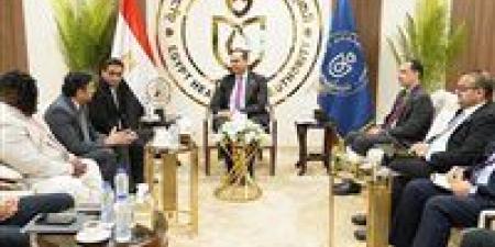 رئيس
      هيئة
      الرعاية
      الصحية
      يتابع
      إنشاء
      مركز
      تميز
      لأمراض
      العيون
      بمستشفى
      رمد
      بورسعيد
      والتوأمة
      مع
      أحد
      المراكز
      الأوروبية