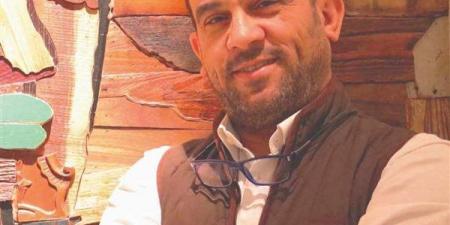 عن
      معرضه
      «أثر
      مكتشف..
      متهالك
      شديد
      القدم»..
      الفنان
      هاني
      مجلي
      الفقي
      لـ«البوابة
      نيوز»:
      التجريب
      بخامة
      الخشب
      مغامرة
      إبداعية
      جديدة
