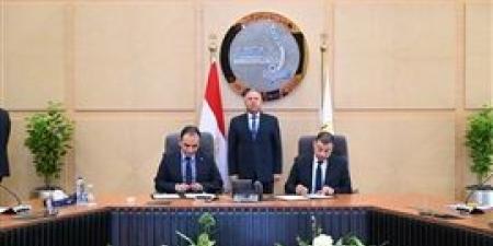 وزير
      الصناعة
      والنقل
      يشهد
      توقيع
      عقد
      ترخيص
      شركة
      "رحلة
      رايدز
      لتنظيم
      خدمات
      النقل
      البري"
      للعمل
      في
      مجال
      نقل
      الركاب
