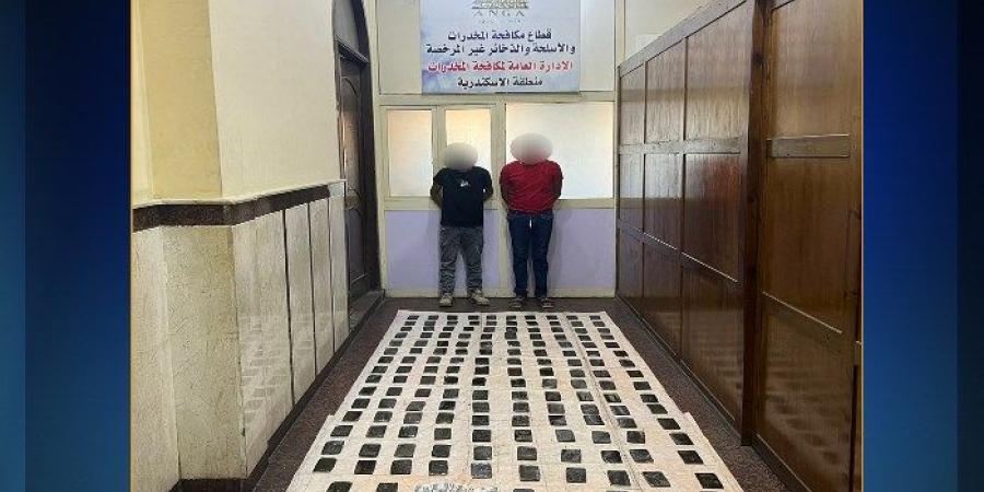 بحوزتهم حشيش بمليون جنيه، سقوط عصابة ترويج المخدرات في الإسكندرية