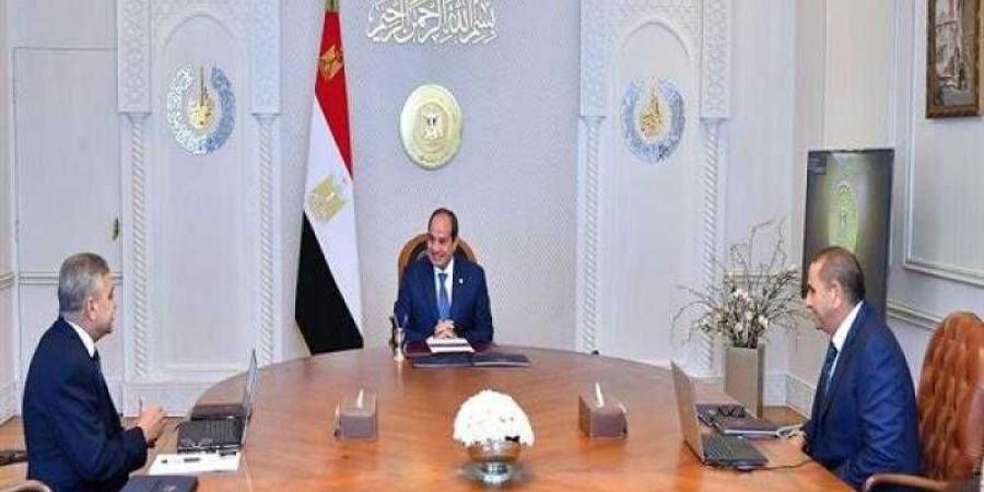 السيسي يطلع على تطورات حركة الملاحة بقناة السويس