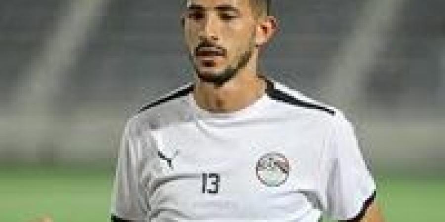 أحمد فتوح يؤازر لاعبي الزمالك باستاد القاهرة قبل مواجهة الشرطة الكيني