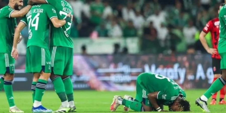 ضمك يخطف تعادلًا مثيرًا أمام الأهلي بالشوط الأول بالدوري السعودي