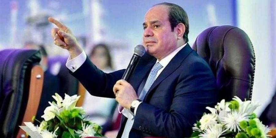 الرئيس السيسي يجتمع مع رئيس الوزراء ووزيرا الكهرباء والمالية