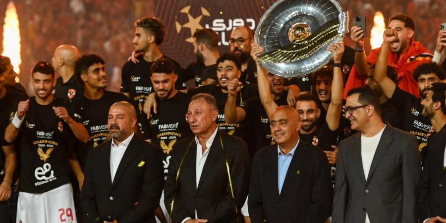 الدرع الجديد للدوري.. جناح النسر الأهلاوي يغضب جمهور الزمالك