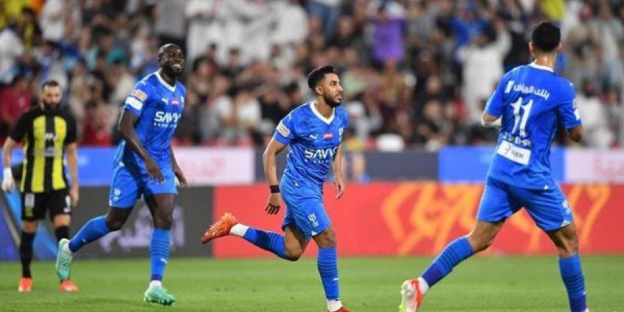 الهلال يسطع بالثلاثة في سماء الكلاسيكو السعودي بفوزه على العميد