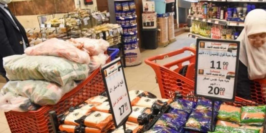 المخزون الغذائي في أمان.. تخفيضات 25% في المجمعات الاستهلاكية