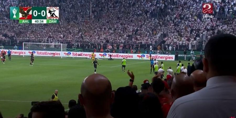 شيكابالا يأمر لاعبي الزمالك بالانسحاب من مباراة الأهلي في كأس السوبر الأفريقي بسبب ركلة جزاء أكرم توفيق.. وعودة سريعة للمباراة