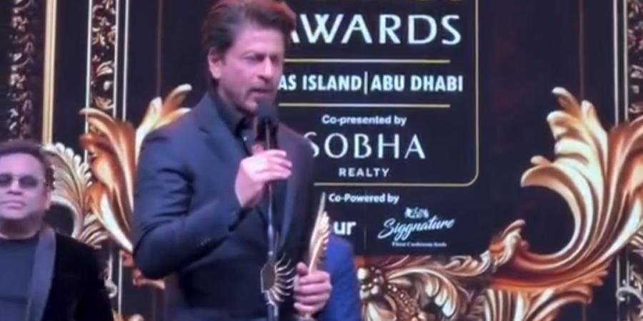 شاروخان يحصد جائزة أفضل ممثل عن فيلم Jawan بمهرجان IIFA Awards 2024