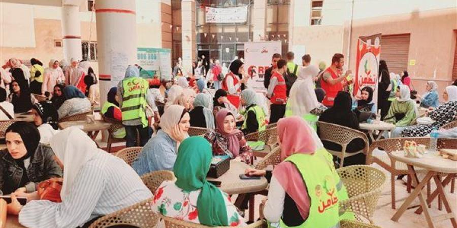 الهلال الأحمر ووحدات التضامن بالجامعات يطلقان حملة "RED WEEK"