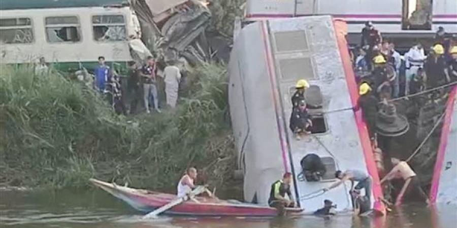 الصحة: الدفع بـ23 سيارة إسعاف إلى موقع حادث قطار المنيا ورفع درجة التأهب الطبي