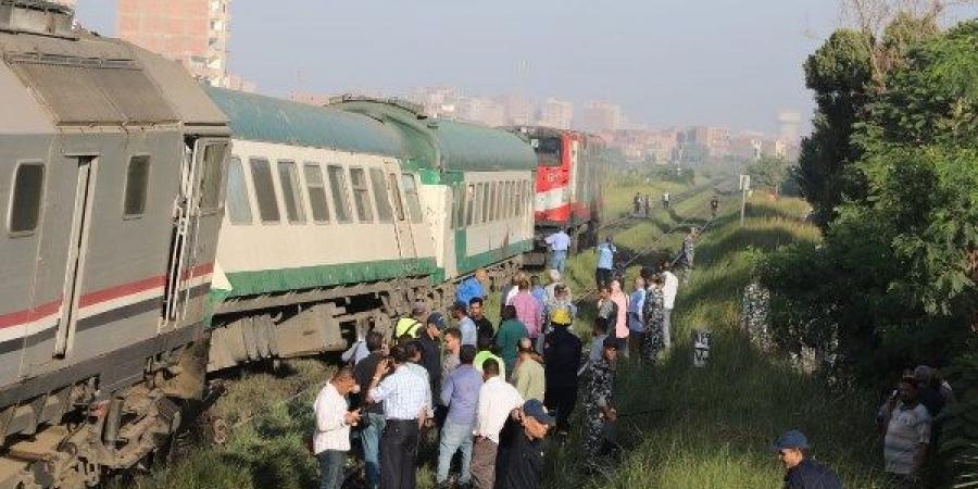 فصل قطار المنيا عن العربتين وتحركه لاستكمال رحلته باتجاه القاهرة