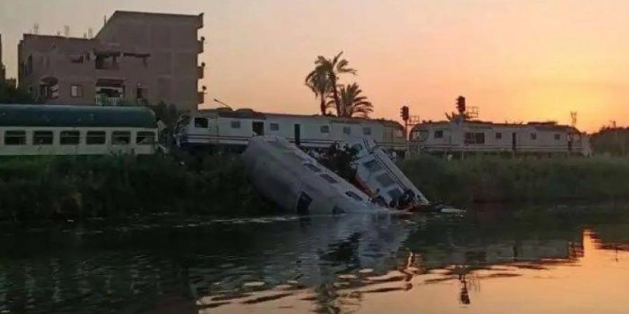 التحفظ على سائق الجرار المتسبب في حادث قطاري المنيا وخضوعه لتحليل مخدرات