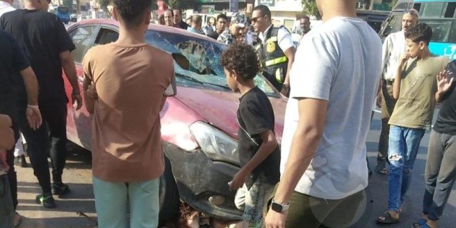 سيارة تقتلع نخلة وتصيب قائدها في اصطدام مروع بالمهندسين